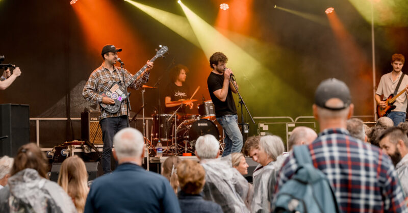 Rock am Esch trekt ondanks regen ruim 5.000 bezoekers naar Tubbergen