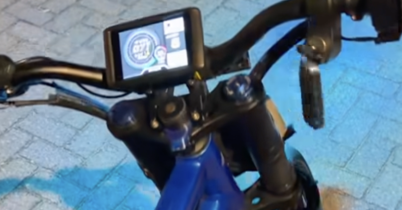 Skinnybike haalt 120 kilometer per uur bij politiecontrole in Enschede, voertuig wordt vernietigd