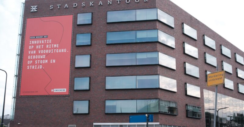 Enschede en Losser gaan camera's met gezichtsvergelijking plaatsen bij gemeentebalies