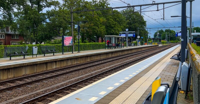 Spoorwegovergang Nijverdalsestraat Wierden bijna week dicht, geen treinverkeer richting Deventer