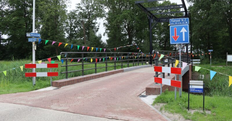 Vernieuwde Weemselerbrug in Albergen feestelijk geopend