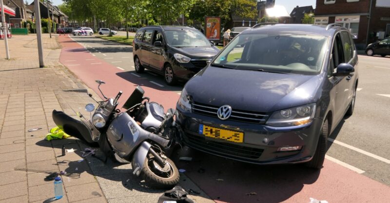 Scooterrijder gewond bij aanrijding op kruising in Enschede
