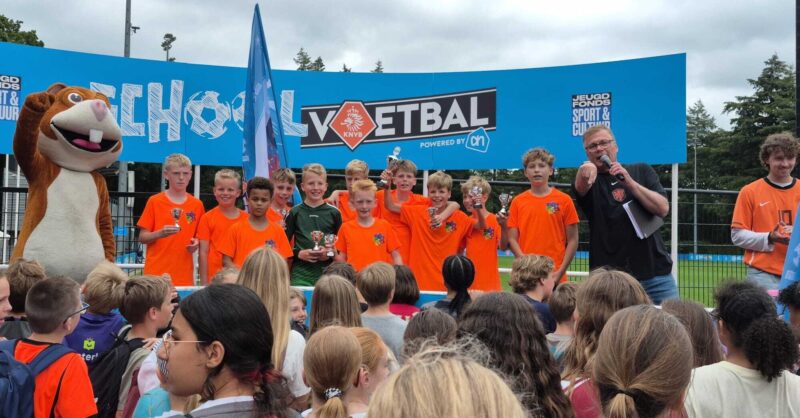 De Zevenster uit Denekamp eindigt als zesde op NK Schoolvoetbal: 'Super trots op het team'
