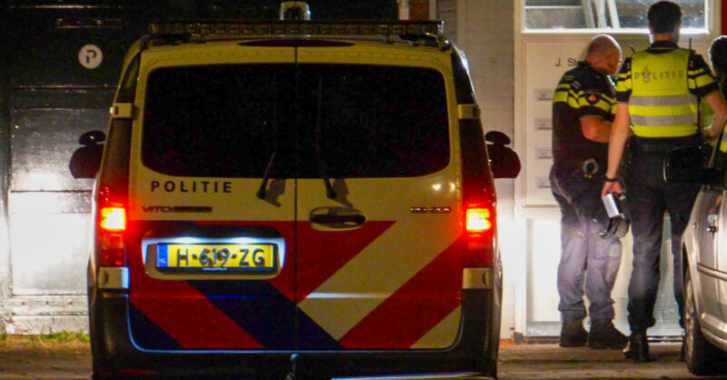 Arrestatieteam valt woning binnen in Almelo; één persoon aangehouden