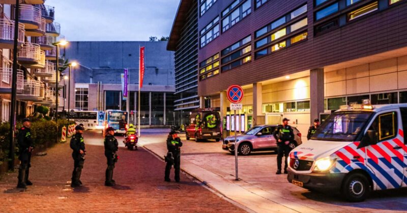 Grote politie-inzet in centrum Enschede: ME begeleidt supporters FC Thun naar stadion