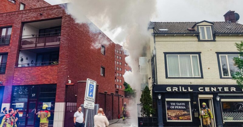 Flinke rookontwikkeling bij brand in afzuiging grillroom in centrum Enschede