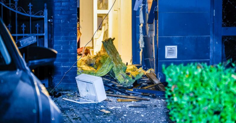 Zeer zware explosie veroorzaakt enorme ravage bij woning in Enschede