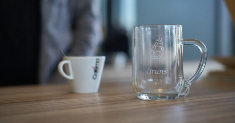 In Depot: Bruns, Bruinsma, een bierpul en booking-dot-com