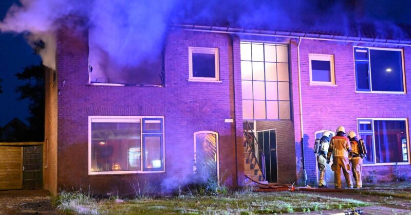 Felle brand verwoest bovenwoning in Almelo