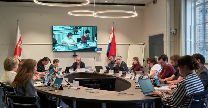Enschede biedt wettelijke jeugdzorg, maar het liefst zonder formeel besluit: is dat nou een probleem