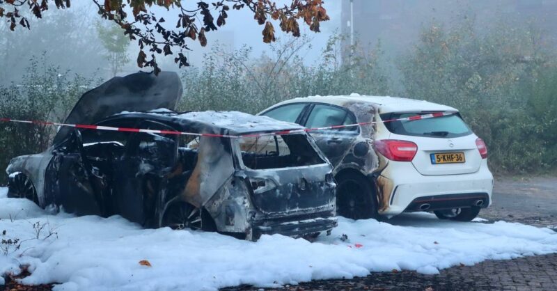 Autobrand aan de Oranjestraat in Denekamp