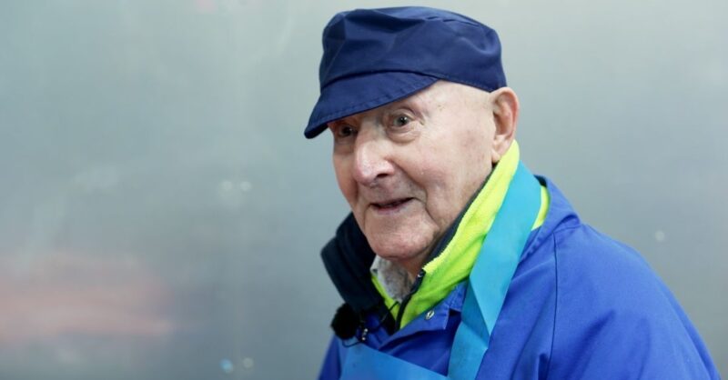 Kees (93) is nog elke dag aan het werk: 'Thuis zitten is niks voor mij'