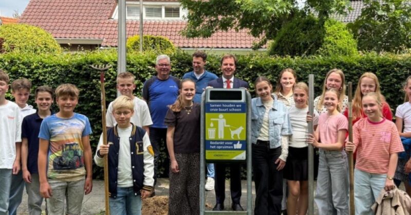 Kinderraad Wierden neemt afscheid met het plaatsen van prullenbakken bij speeltuin in Enter
