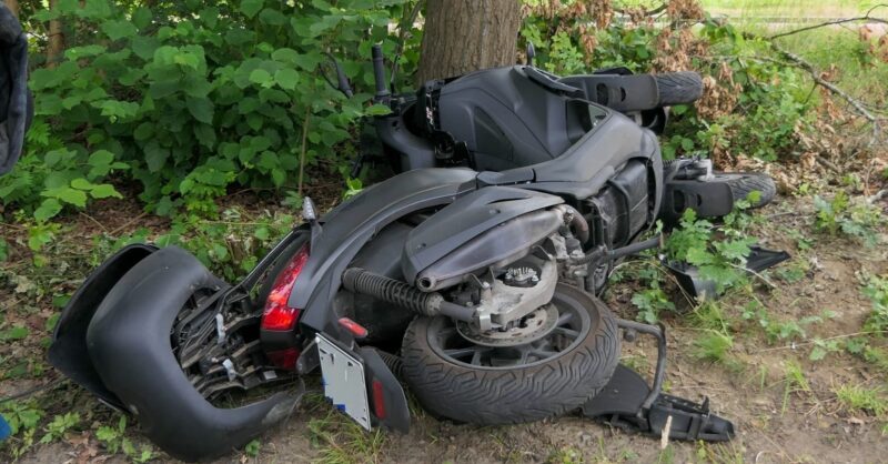 Bestuurder driewielige motor gewond bij aanrijding met personenauto in Losser