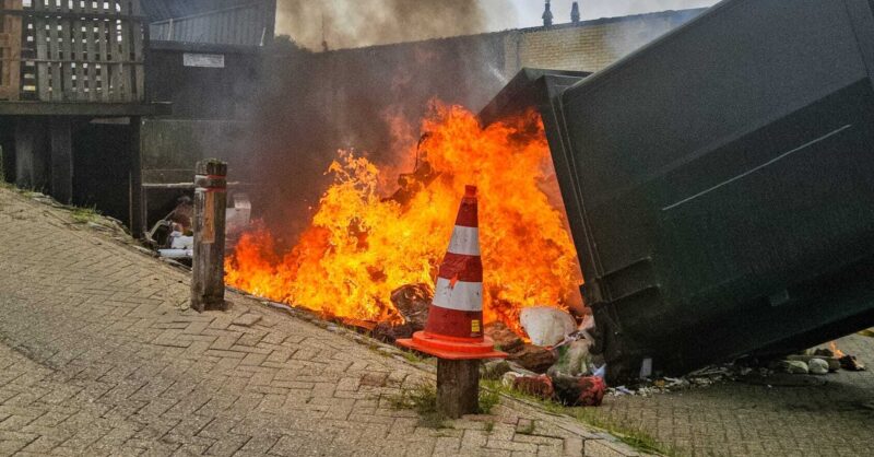 Perscontainer in brand bij afvalbrengpunt in Losser