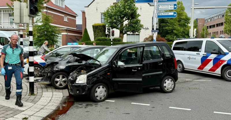 Ongeval tussen twee auto’s in Oldenzaal: forse schade