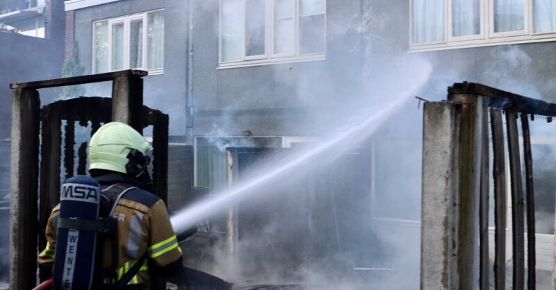 Brand achter woningen Wilhelminastraat Oldenzaal