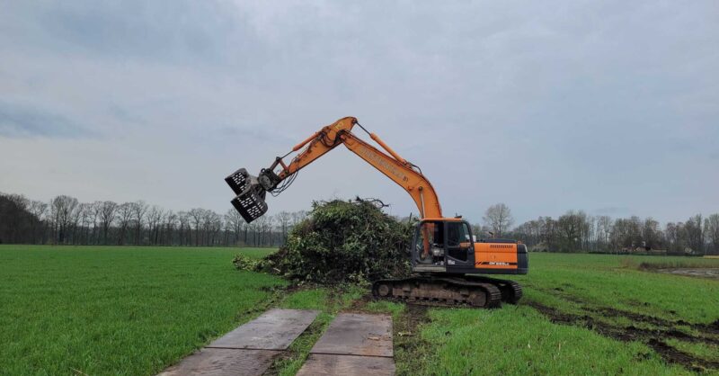 In Bornerbroek komt snoeihout voor paasvuur pas dag van tevoren het terrein op: 'Dat heeft een reden