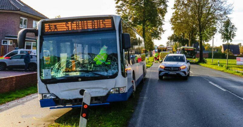 Meerdere zwaargewonden na busongeluk met 56 kinderen vlak over de grens bij Enschede