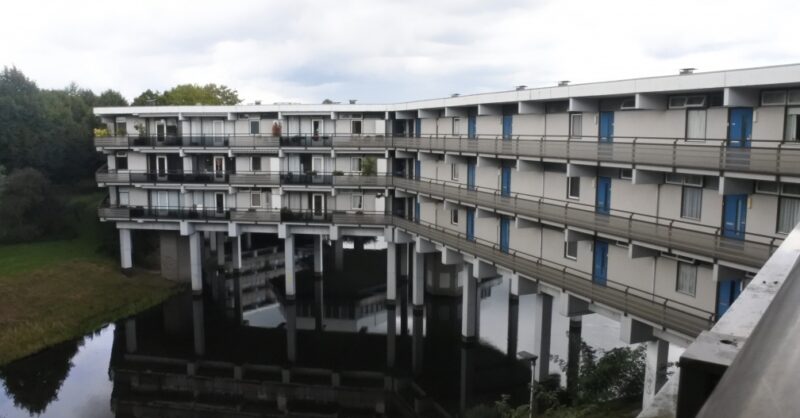 Asbest aangetroffen in Hengelo's wooncomplex 't Swafert; bewoners mogen voorlopig niet boren