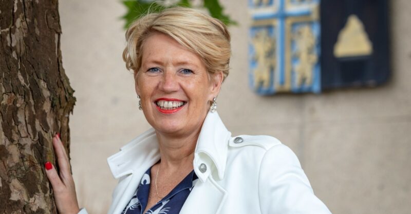 Wethouder Ursula Bekhuis neemt afscheid van het college van gemeente Tubbergen