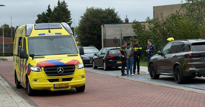 Fietser gewond bij botsing met auto op Stationsplein in Wierden