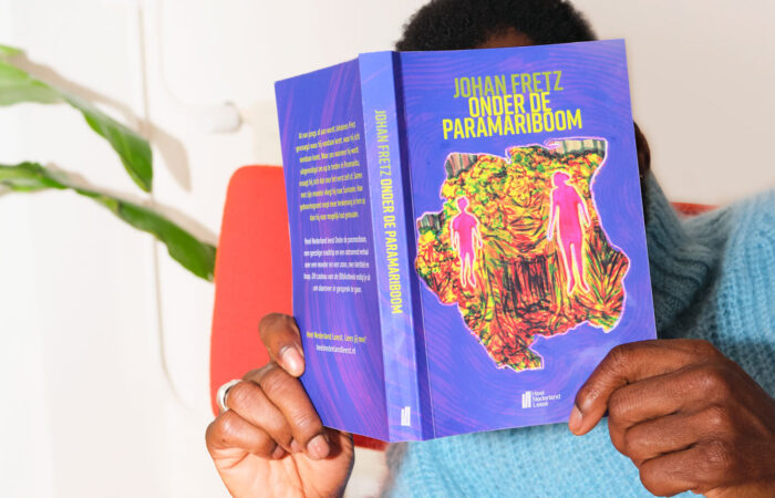 Bibliotheek Hengelo ontvangt Özcan Akyol voor Heel Nederland Leest