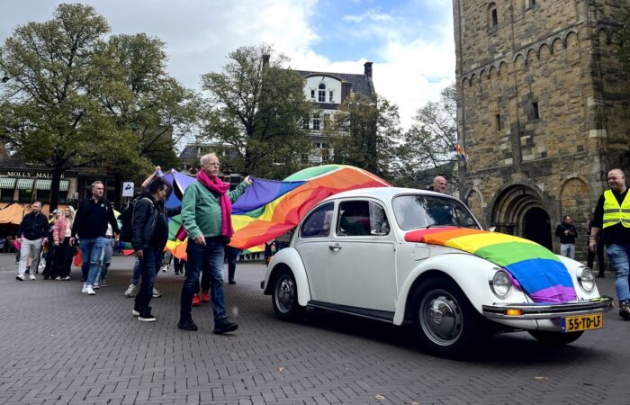 PrideWalk trekt door Enschede tijdens Regenboogdagen