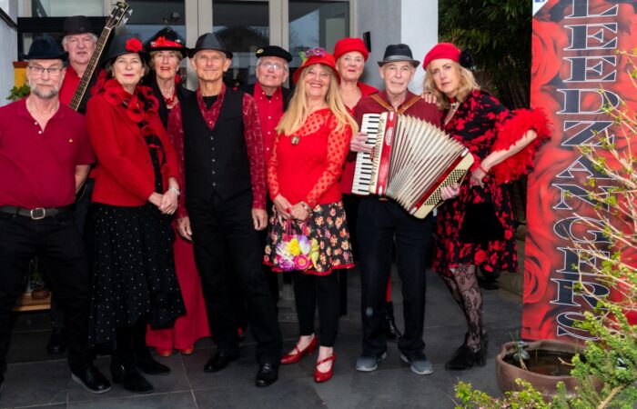 Leedzangers uit Hengelo vieren 25e verjaardag met jubileumfeestje