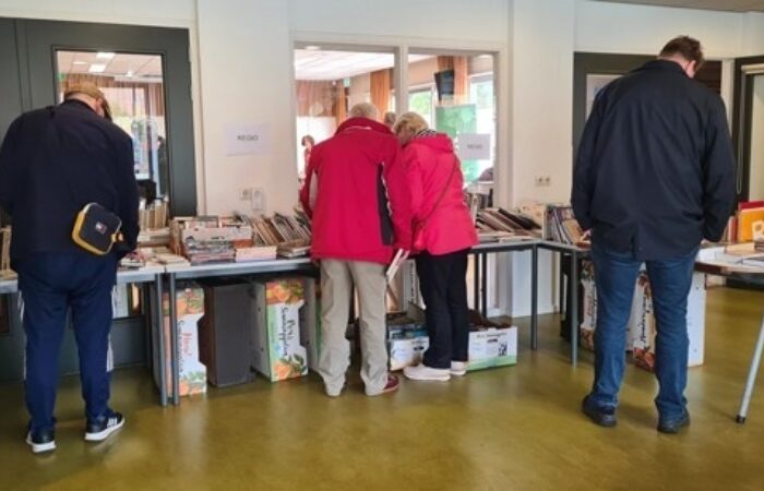 Jubileumboekenbeurs bij honderdjarig Nivon Hengelo