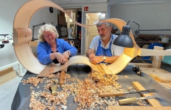 Muzikale lezing over het zelf bouwen van een cello door Miriam Kroeze