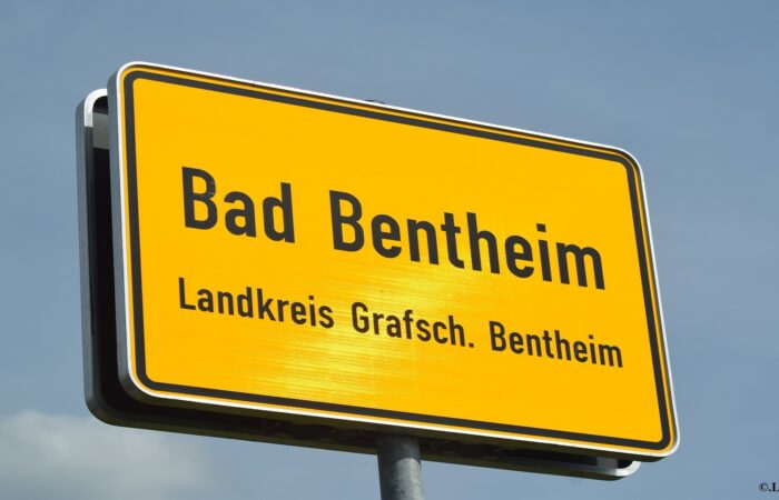 Veelzijdige kunst op de kunstmarkt van Bad Bentheim in het kasteelpark