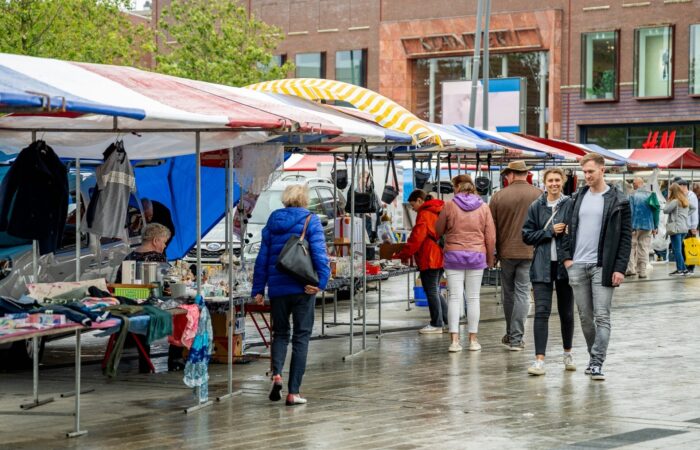 Garage Sale en Kofferbakverkoop op 2 augustus op het Van Heekplein in Enschede