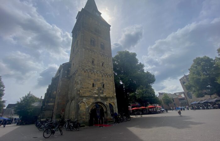 Beiaardconcert Rachel Perfecto op de Oude Markt in Enschede op 2 augustus