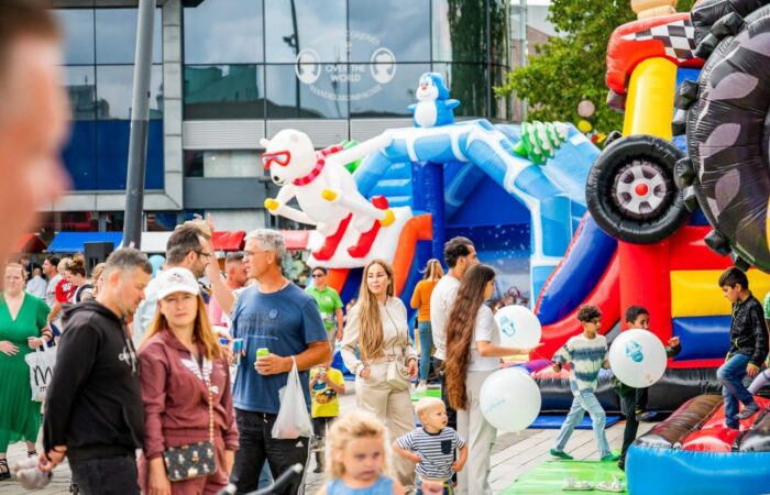 Springkussenfestival op Van Heekplein