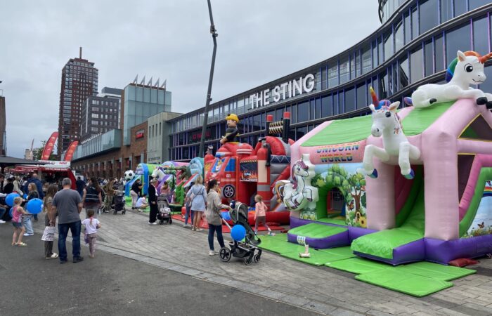 Springkussenfestival op Van Heekplein in Enschede