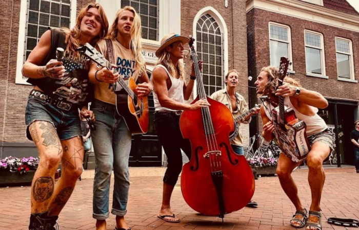 Groots straatmuziekfestival in de binnenstad van Almelo