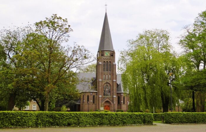 Openstelling St. Plechelmuskerk en kasteeltuin Saasveld