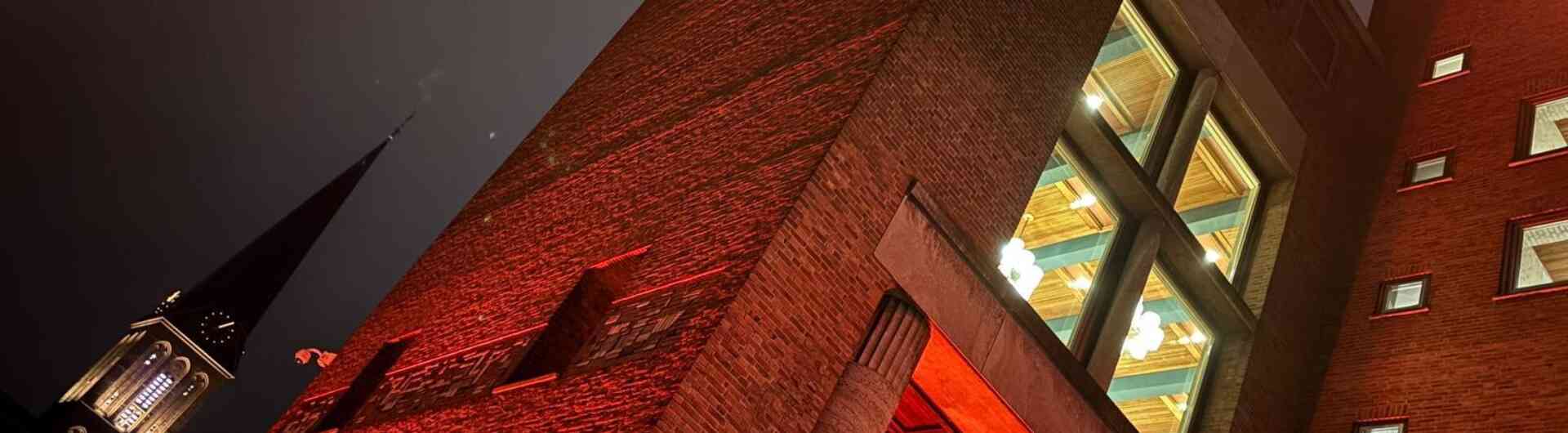 20241107 stadhuis hengelo buitenkant raam raadszaal