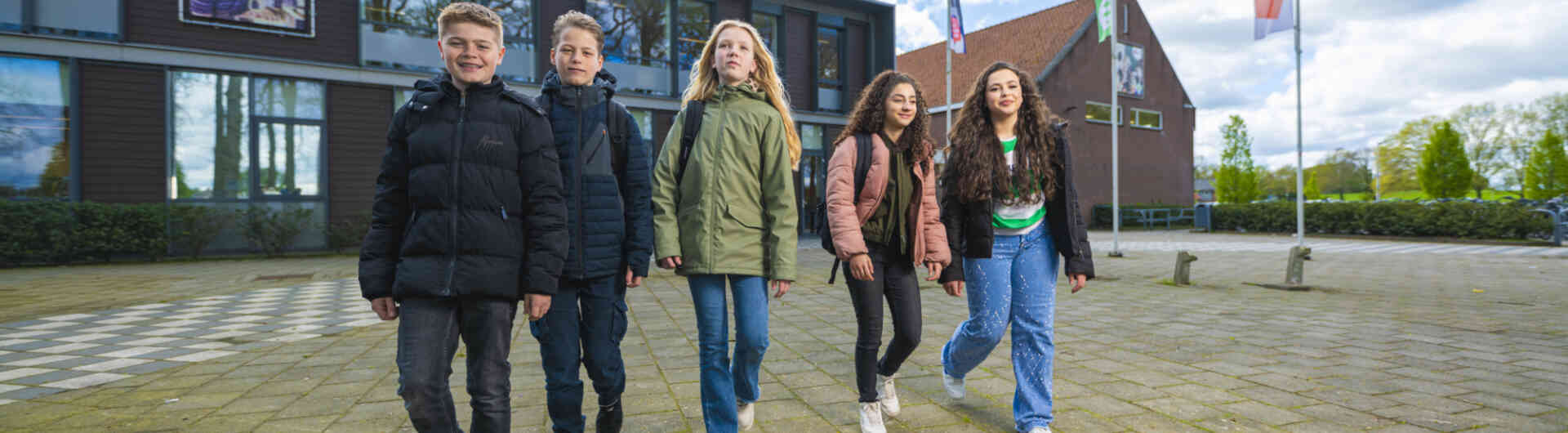 Canisius leerlingen lopen voor Kinderlach Twente en Make A Wish