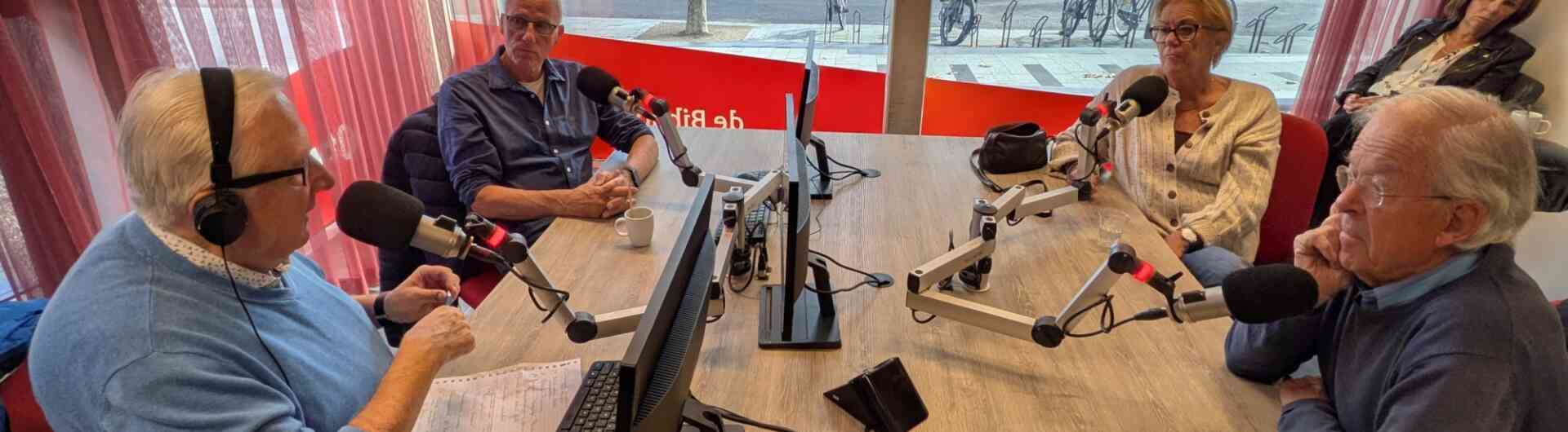 Jos Klaczynski in gesprek met Leo Jansen, Aty Gelink en Jan Vis