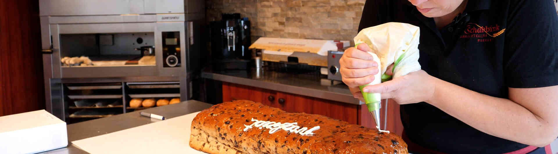 Nicole Schabbink versiert de krentenwegge