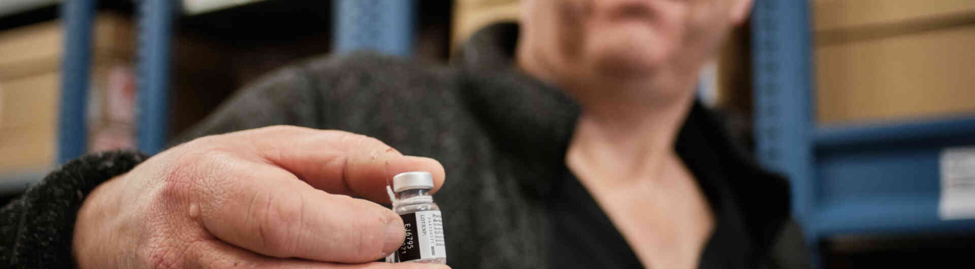Vaccinflesje - vaccin - flesje - corona - Edwin Plokker