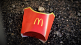 Mc Donalds frietbakje zwerfafval