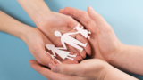 People holding hands cute paper family jeugdzorg familie gezin