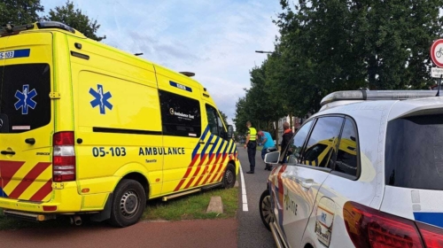 20230928 Vrouw met spoed naar ziekenhuis na aanrijding Olieslagweg Enschede auto rijdt op betonblok bij omleiding News United Dennis Bakker