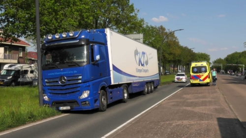 20240502 Vrachtwagen berm Gronausestraat Enschede Dolphia ongeval