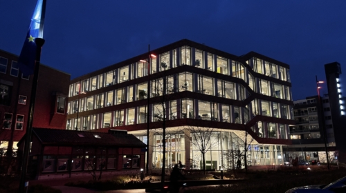 2060617 IMG 1251 stadskantoor hengelo savonds