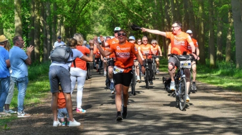 Almeloopers passeren Gravenallee archief