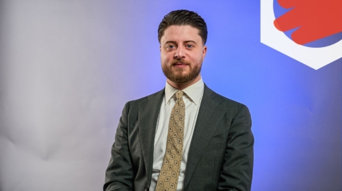 Andreas Bakir Forum voor Democratie Gemeenteraadsverkiezingen 2026 LOGO